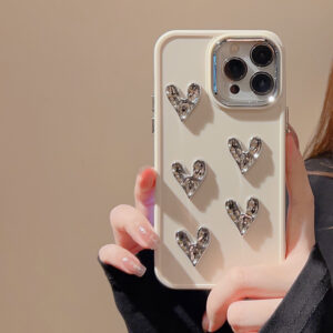 Чехол на iPhone 15 Pro Max 3D "Пять сердец" (кремово-белый цвет)